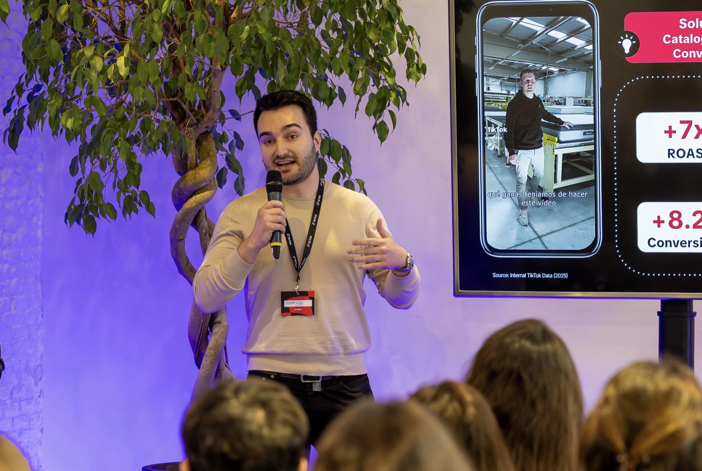 Josep Cid presentando el caso Dormideo en TikTok for Business, Madrid
